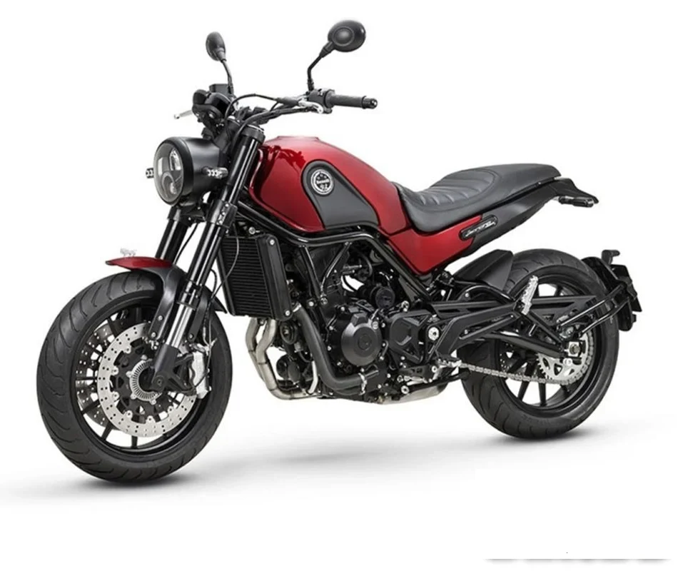 Benelli Leoncino 500 side view